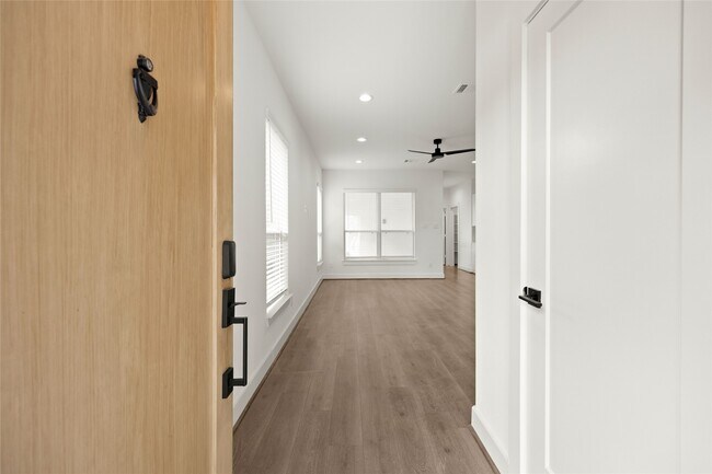 Foto del edificio - 2752 Sunny Briar Dr