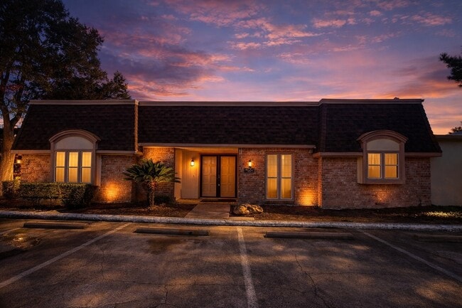Foto del edificio - 2920 Cambridge Ln