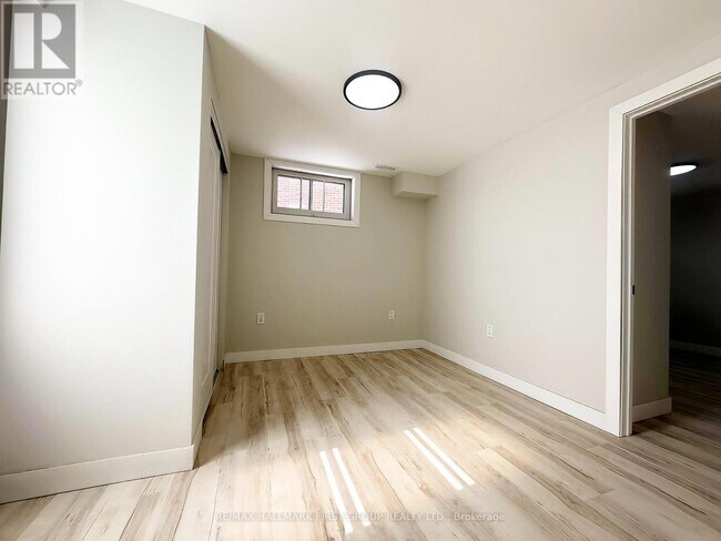 Photo du bâtiment - 714 Tennyson Ave