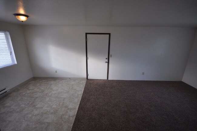 Building Photo - 1903 S Vista Ave