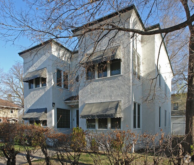 Building Photo - 2117 Selby Ave