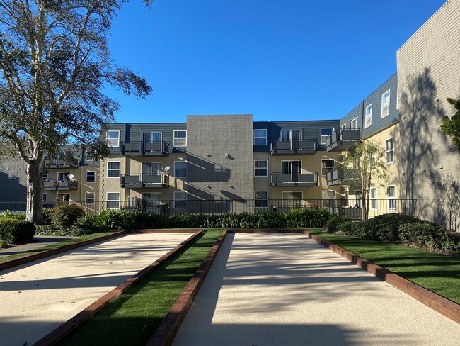 Building Photo - Skycrest Apartments
