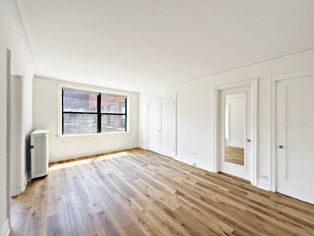 Building Photo - 1205 W Sherwin Ave