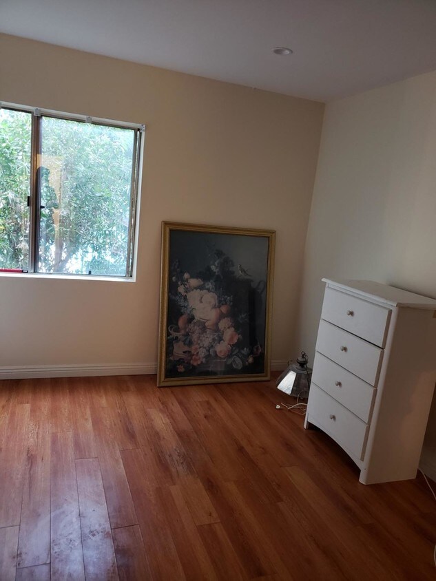 Foto principal - 5460 White Oak Ave