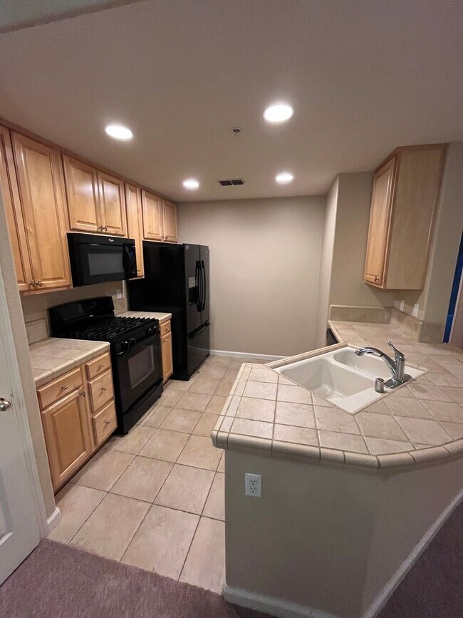 Building Photo - NICE CONDO IN ROCKLIN AT GATED COMMUNITY O...