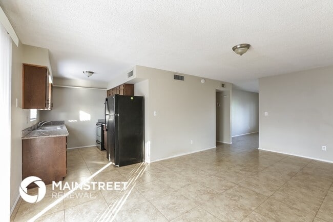 Building Photo - 4115 W Pasadena Ave