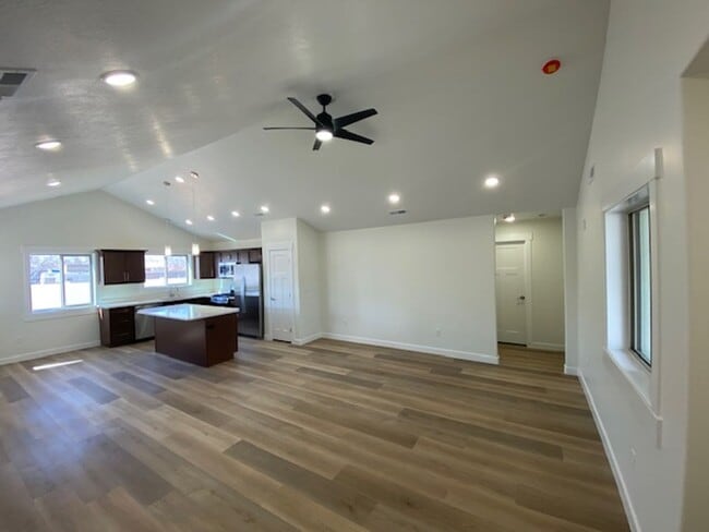 Foto del edificio - Newer construction - 3 bedroom- 2 bath Single Family Home