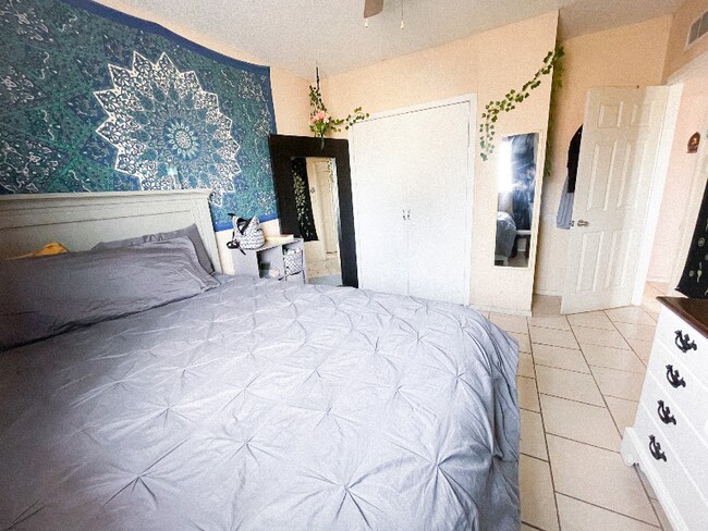 Foto del edificio - 4426 Moonlight Ave