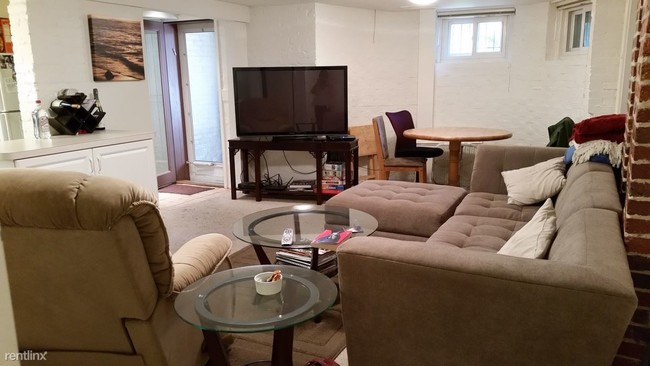 Building Photo - 2 br, 1 bath Condo - 1713 Riggs Pl NW