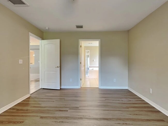 Building Photo - 702 Berry Bramble Dr