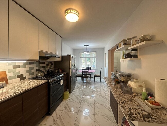 Foto del edificio - 254-15 87th Ave