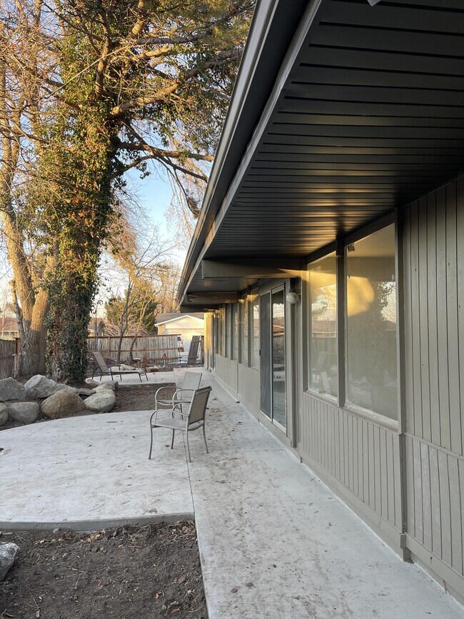 Foto del edificio - 1576 E Lakewood Dr