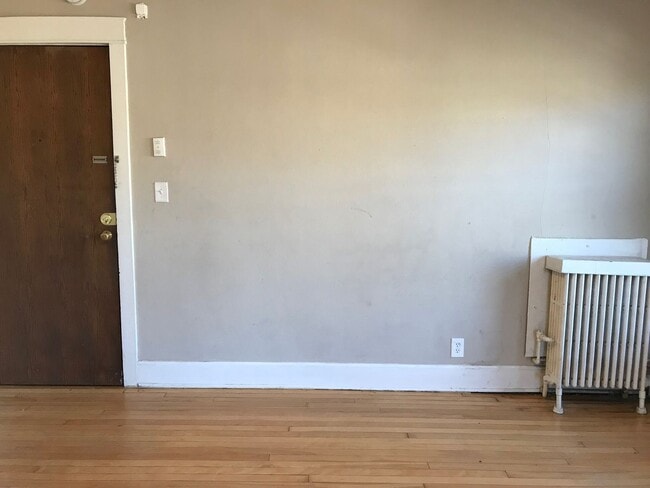 Interior Photo - 719 Knapp