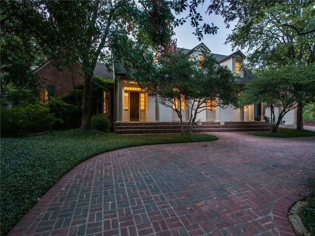 Building Photo - 3616 Lovers Ln