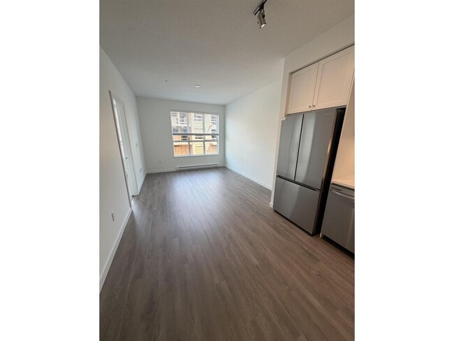 Building Photo - 15733-15785 85 Ave