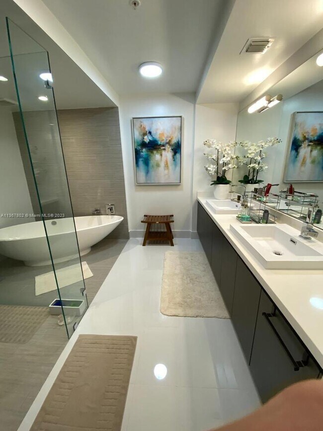 Foto del edificio - 300 Sunny Isles Blvd