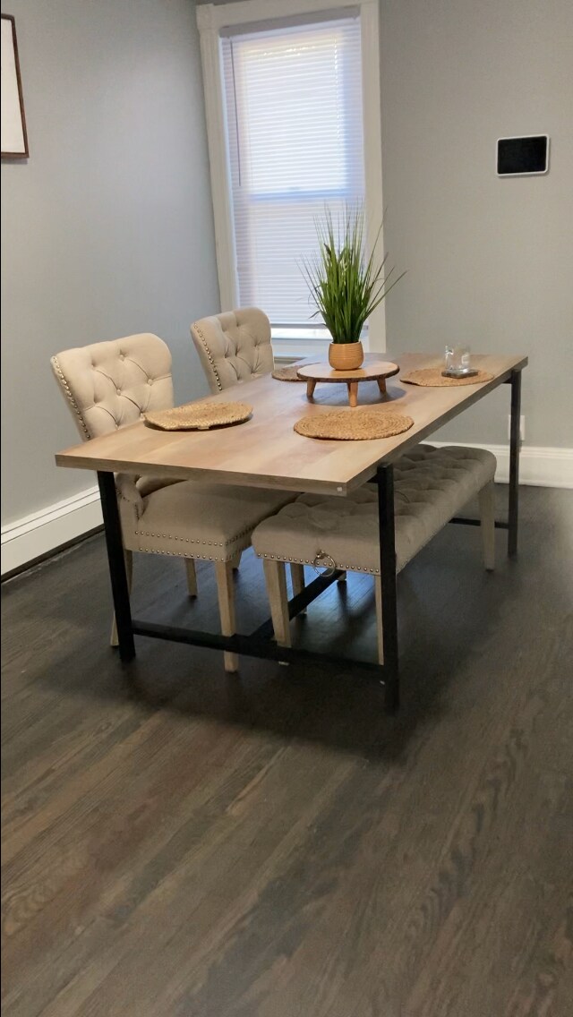 Sala de estar amueblada - 129 Randall Ave