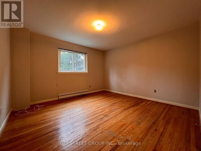 Photo du bâtiment - 3195 Valmarie Ave