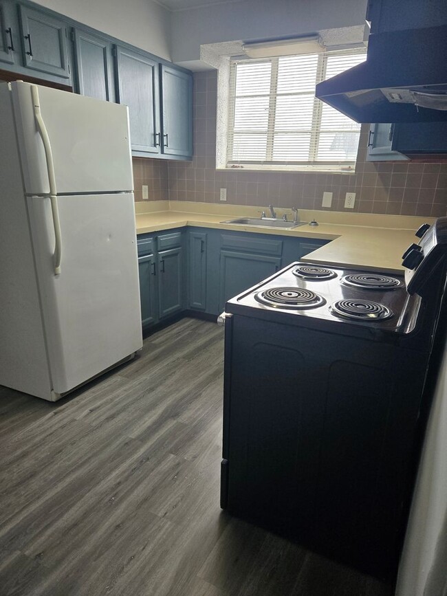 Foto del edificio - 3 bedrooms, 1.5 bathrooms.