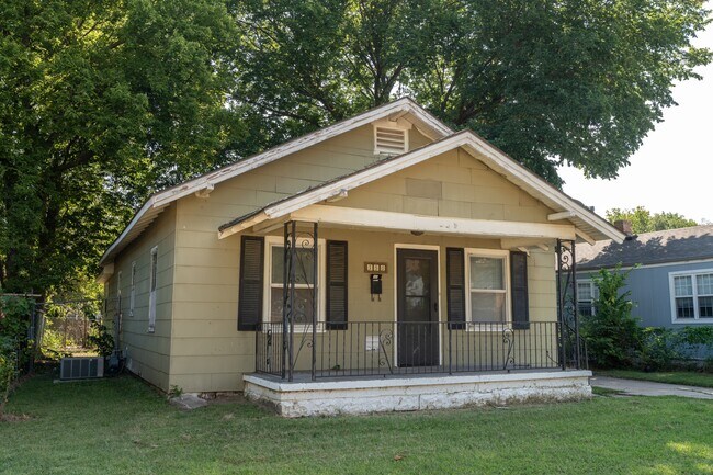 Building Photo - 350 N Edwards