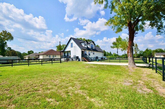 Building Photo - 111 Big Deer Dr