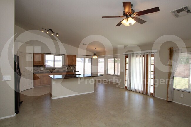 Building Photo - 4173 E Meadow Lark Way