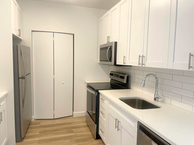 Foto del edificio - 9888 Kamena Cir