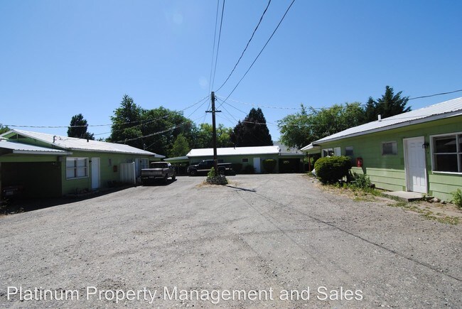 Building Photo - 1350 N Devon Ave