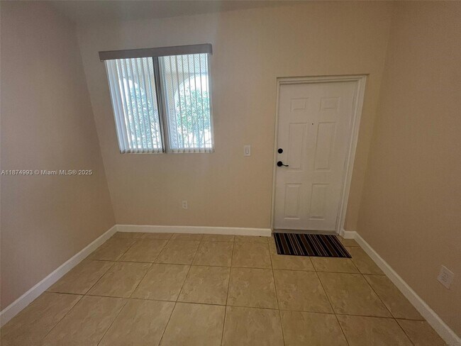 Foto del edificio - 1536 SE 26th St