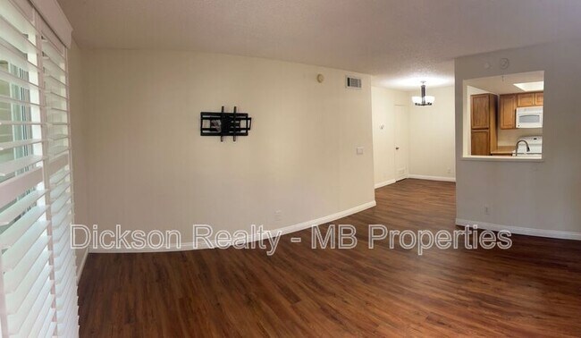 Foto del edificio - 7680 Bluestone Dr