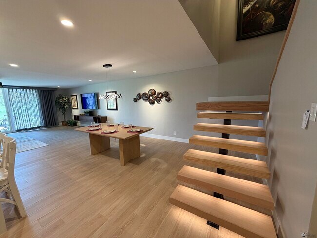 Building Photo - 1440 E Laguna Pl