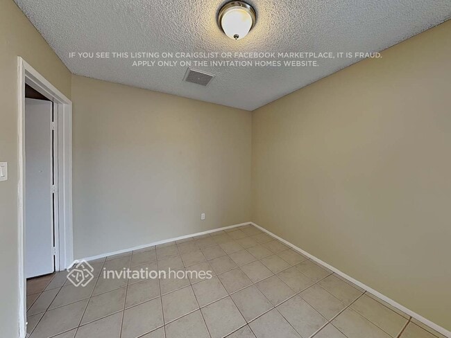 Building Photo - 1020 W Halstead Dr