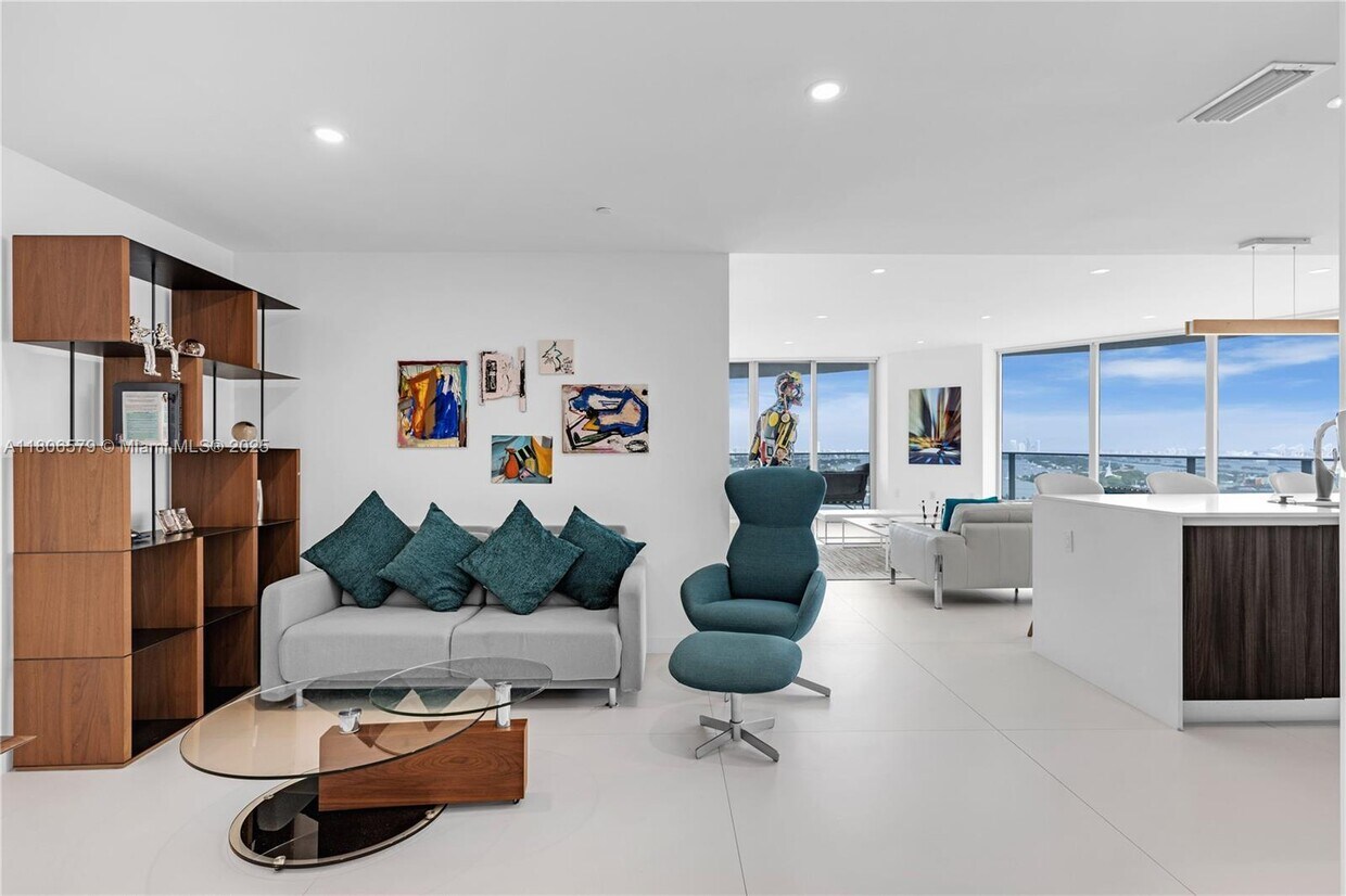 Foto principal - 488 NE 18th St