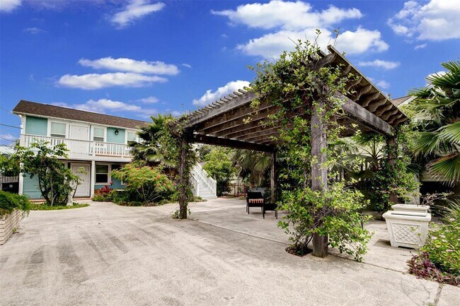 Building Photo - 1820 Avenue O 1/2