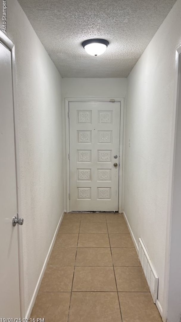 Building Photo - 905 Rose St