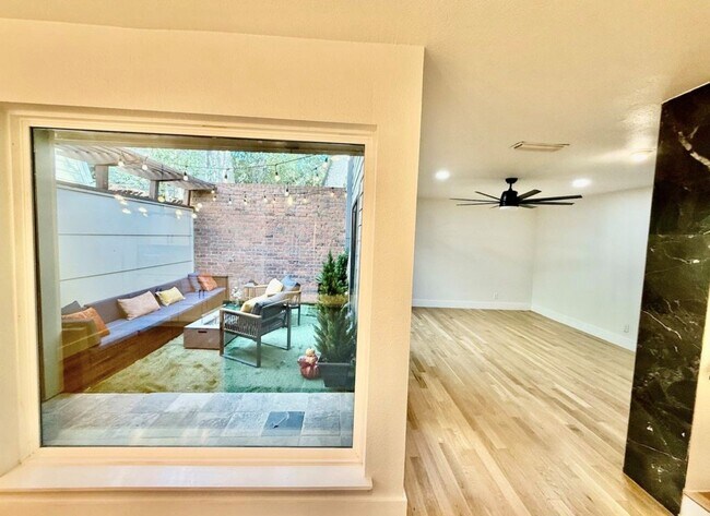 Foto del edificio - 3929 Buena Vista St