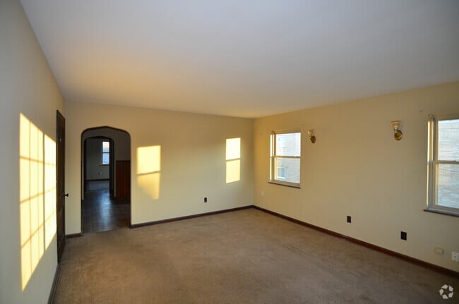 Building Photo - 7456 Edgemont Rd