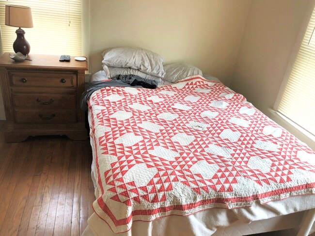 Bedroom - 3221 Milwaukee St