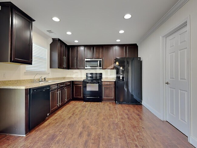 Foto del edificio - 126 Roseberry Cir
