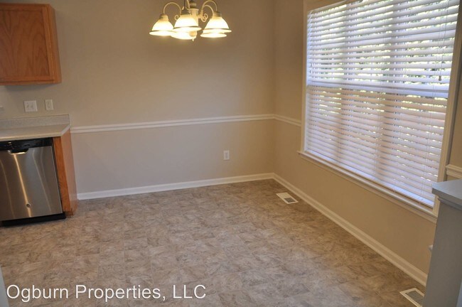 Building Photo - 2435-332435 Wynbrook Dr