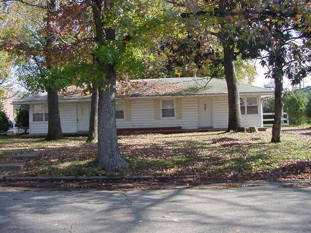Primary Photo - 1602 S Fares Ave