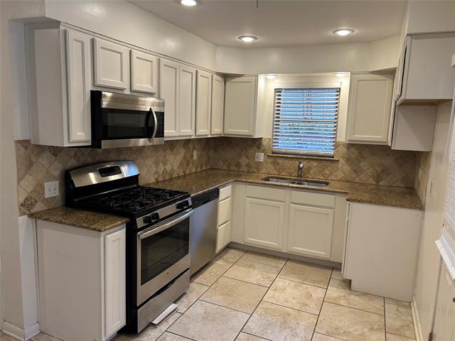 Building Photo - 888 Berkinshire Dr