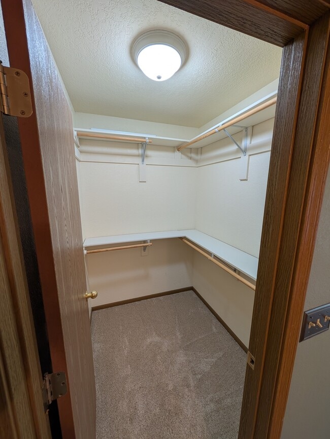 Master Walk in Closet - 2118 SW 36th St