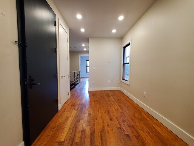 Unit 1B - 152 Boyd Ave