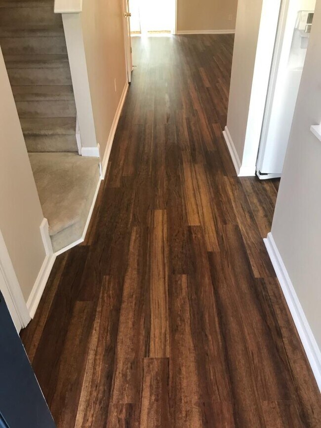 Foto del edificio - 121 Watertree Ln