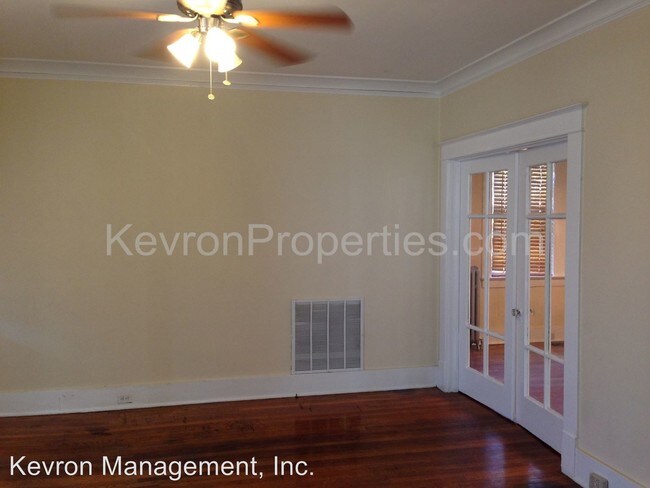 Building Photo - 3 br, 1 bath Apartment - 1563 Poplar Avenue
