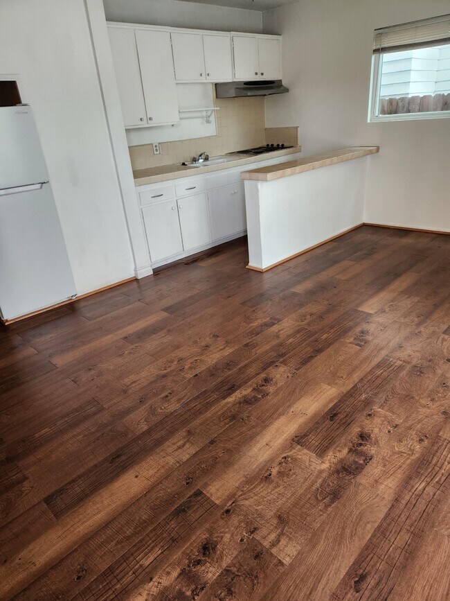 room - 239 Windward Ave