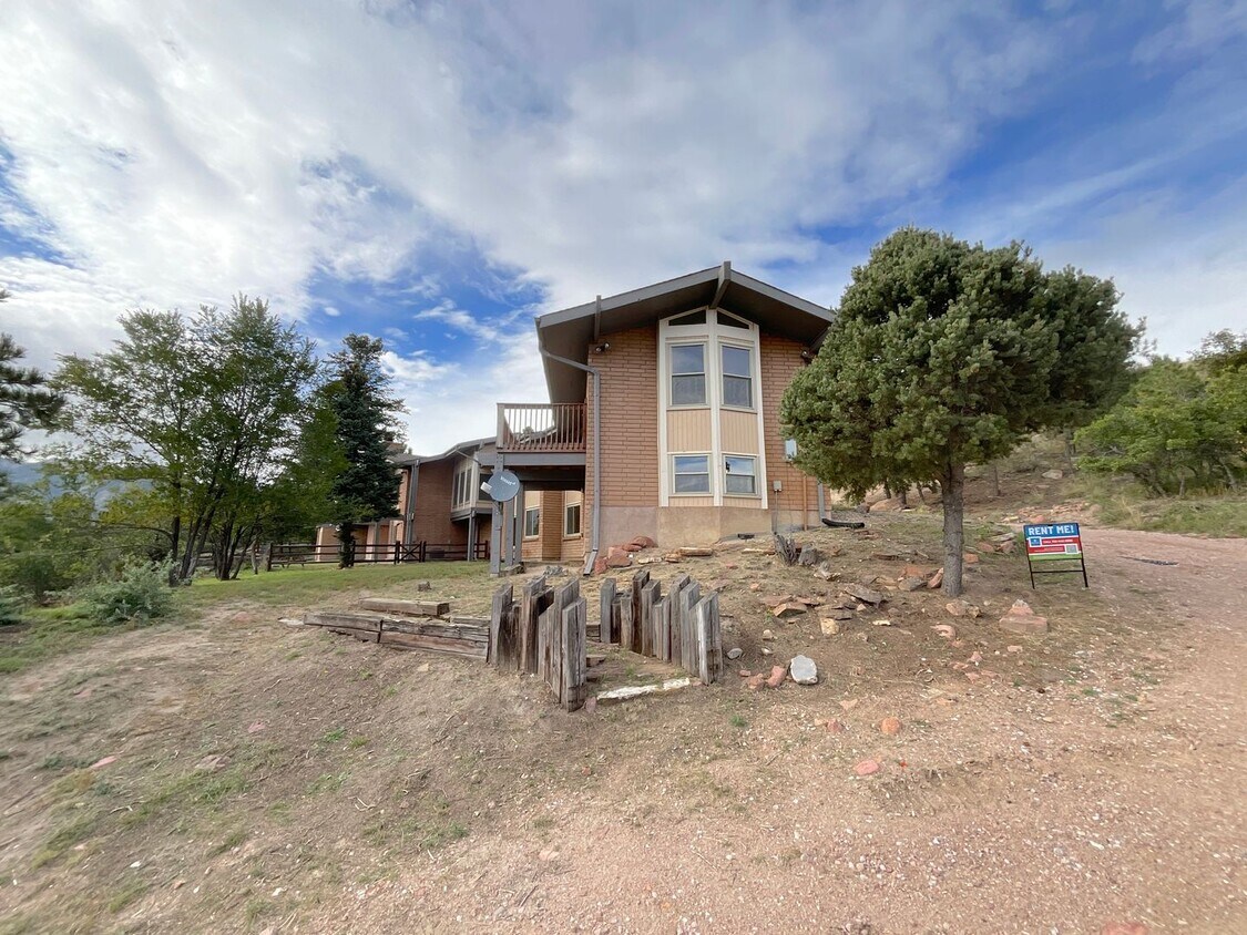 Primary Photo - 5 Bedroom Home, 4.61 Acres, Available Near...