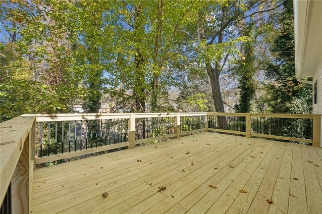 Foto del edificio - 1917 Thompson Ave