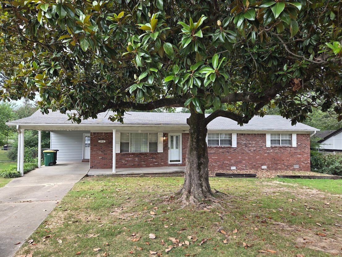 Primary Photo - 1006 Wildwood Ave